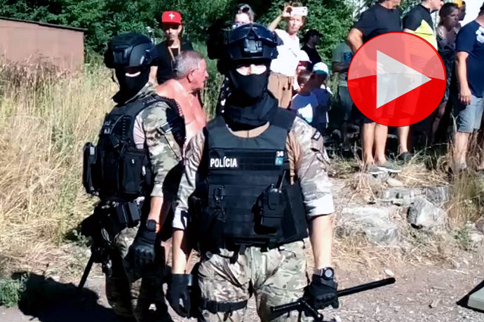 Zásah policistů na hraničním přechodu Brumov-Bylnice/Horné Srnie