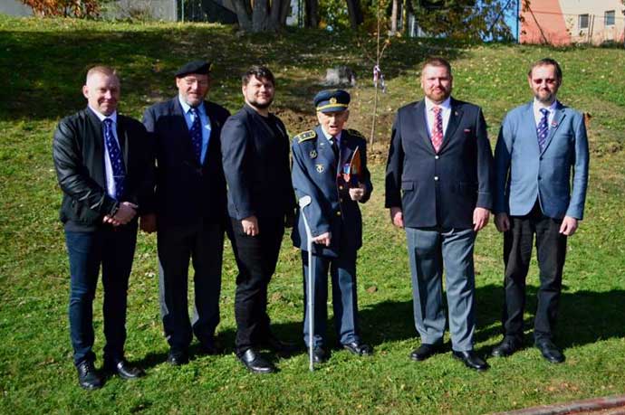 Jednota ČsOL Valašské Klobouky vysadila památný strom, 20. 10. 2021