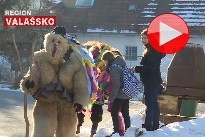 Mikuláš se svou družinou ve Francově Lhotě zavítal také do školy