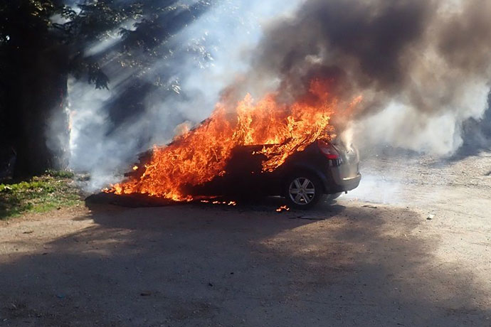 Na Královci shořel zaparkovaný osobní automobil