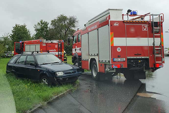 Čtyři jednotky hasičů vyjížděly k ohlášenému požáru v Poteči