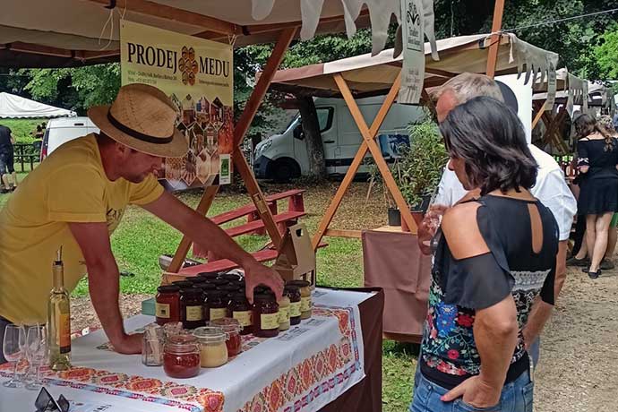 Tradice Bílých Karpat představila ve Slavičíně lokální dobroty