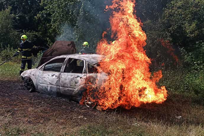 Ve Svatém Štěpáně začal hořet za jízdy osobní automobil