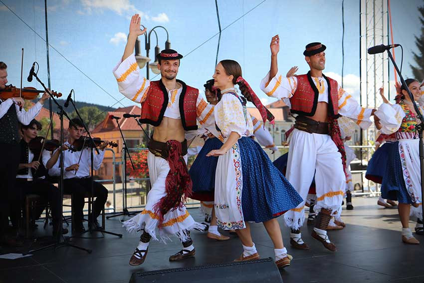 Multižánrové Setkání muzikantů v Bílých Karpatech zve na atraktivní kapely i gastrofestival