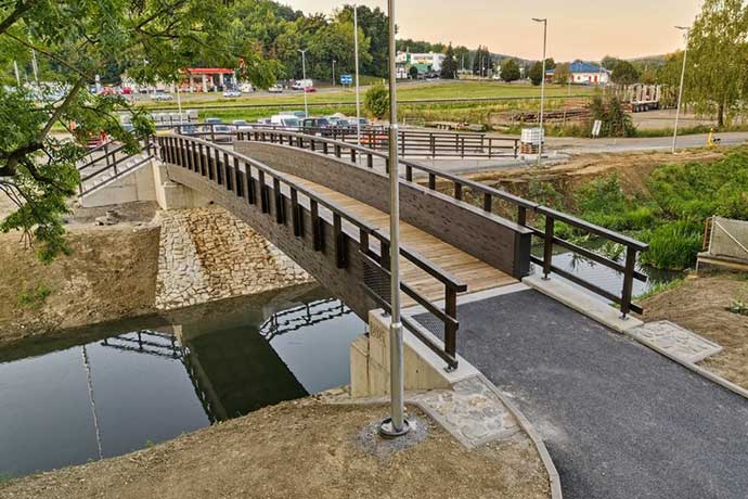 Nová lávka v Luhačovicích je hotová. Spojuje dvě části města