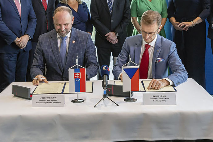 Hejtmani z Česka a Slovenska se setkali ve Zlíně