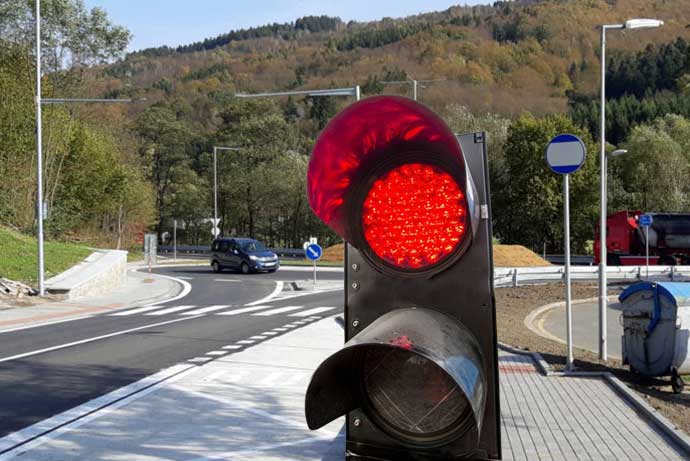 Reklamační oprava. Provoz na kruháči ve Valašské Polance budou řídit semafory